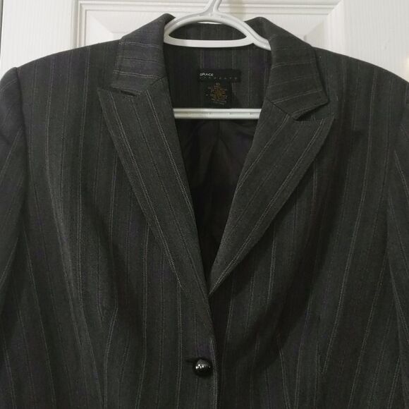 Grace Element gray pinstriped blazer
Sz 10
NWOT - Picture 3 of 6